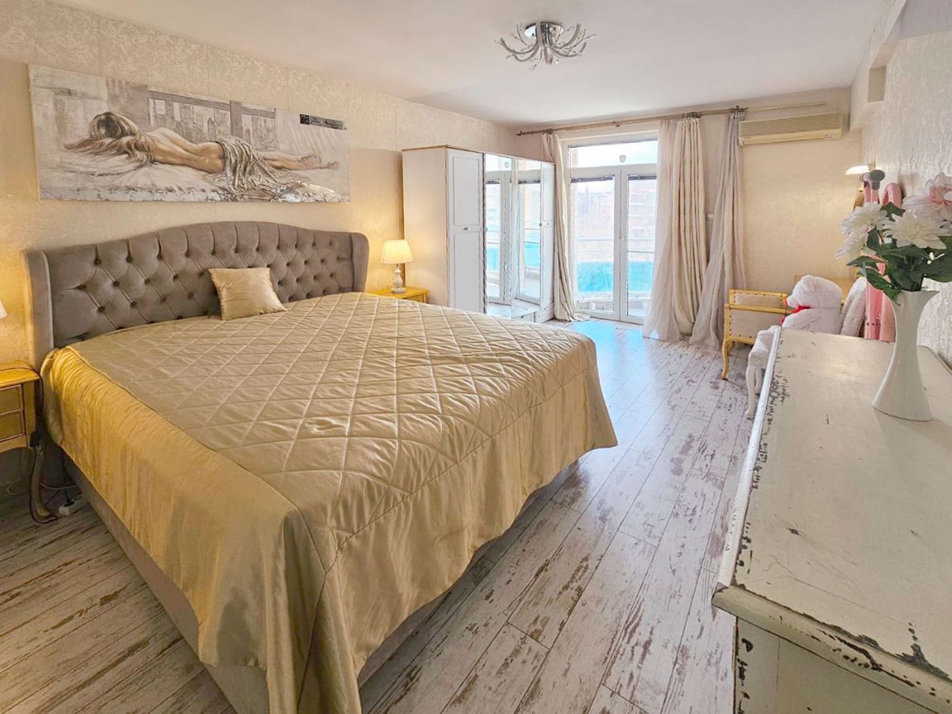 Luxuriöse Drei-Zimmer-Wohnung mit Meerblick in erster Linie in Ravda – 114 m², zwei Terrassen und maximaler Komfort