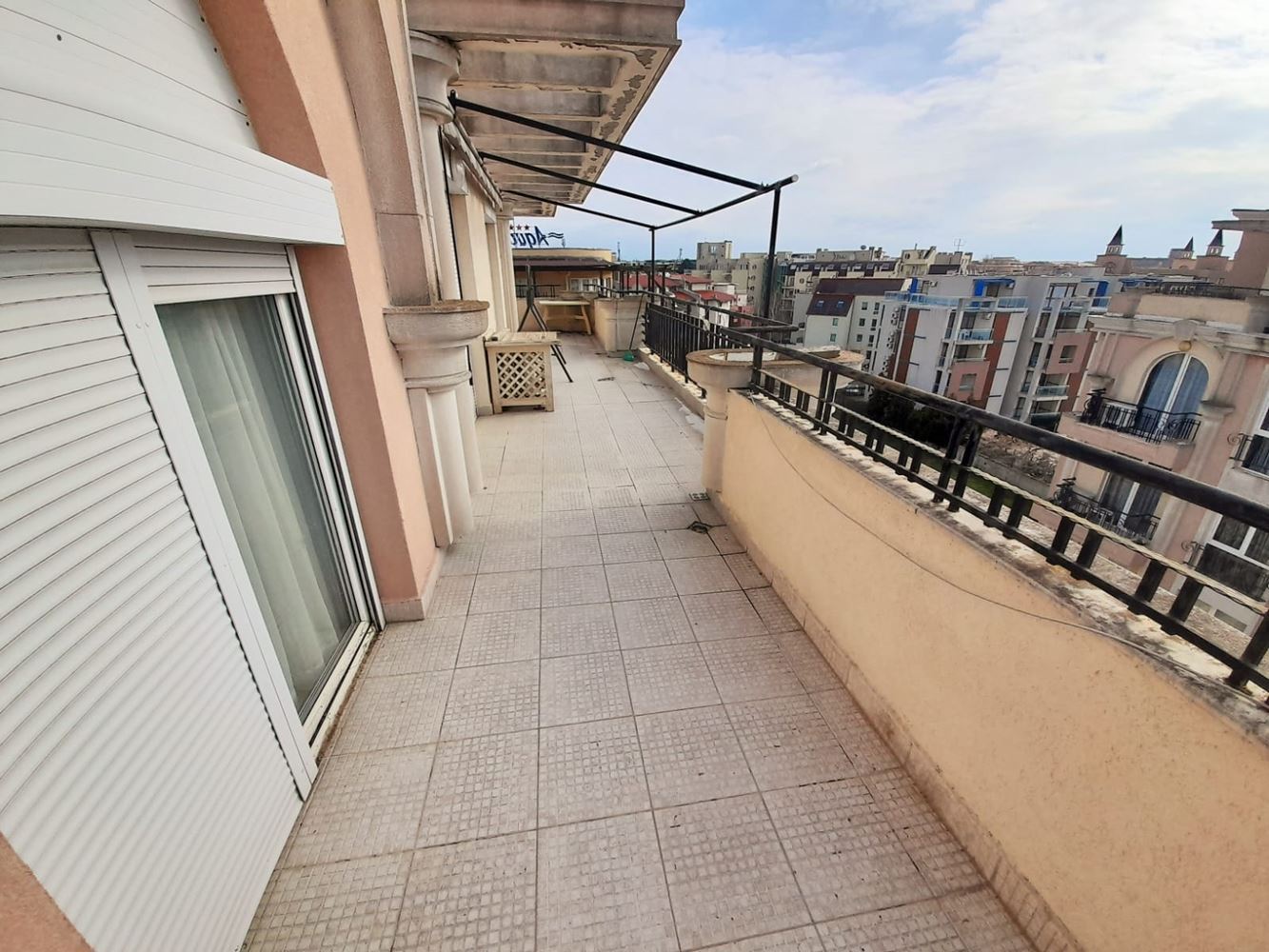 Großzügiges Studio-Apartment mit getrennten Wohnbereichen in einer prestigeträchtigen Anlage nahe Cacao Beach in Sunny Beach