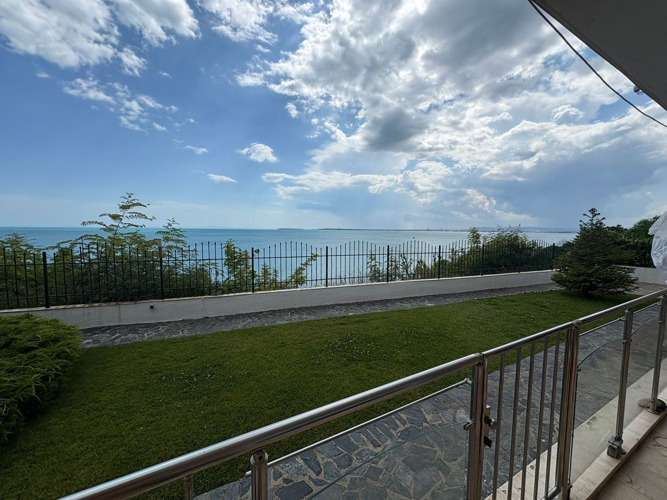 2-Zimmer-Wohnung mit direktem Meerblick in Sveti Vlas – Komfort, Ruhe und Resort-Lebensstil