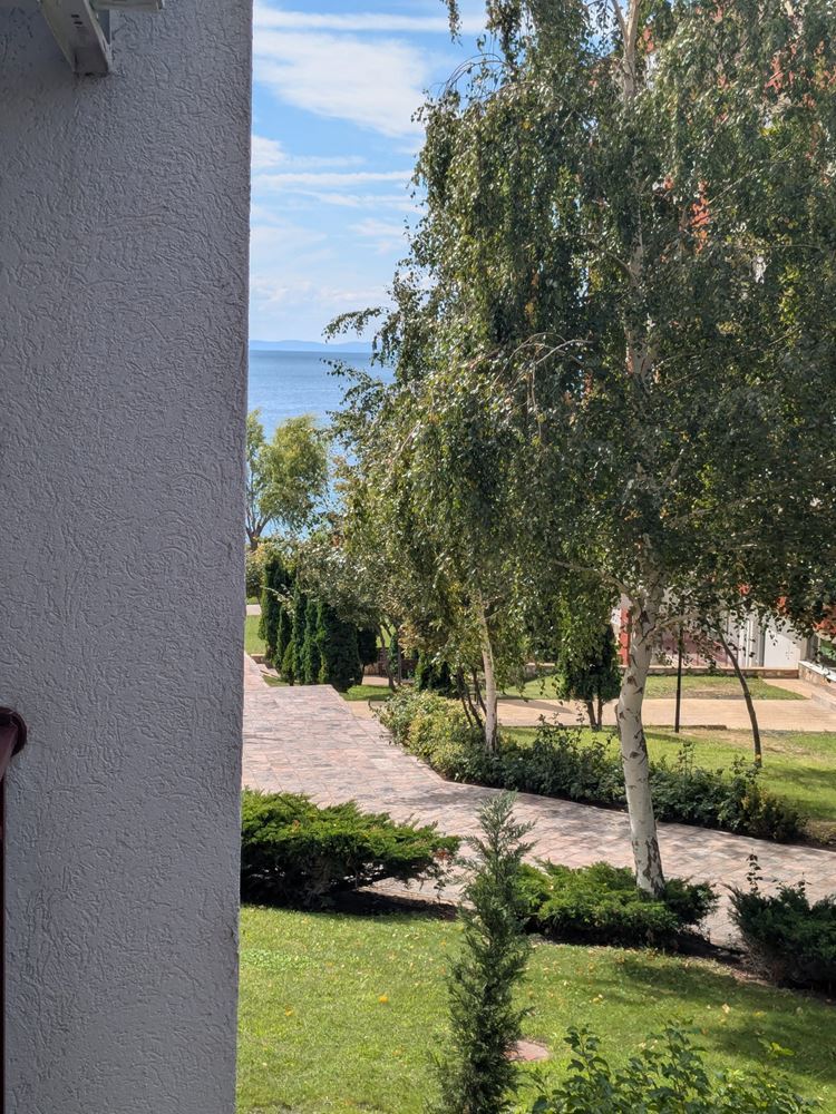Große 2-Zimmer-Wohnung in erster Meereslinie in Sveti Vlas – Großzügigkeit, Komfort und Meeresatmosphäre
