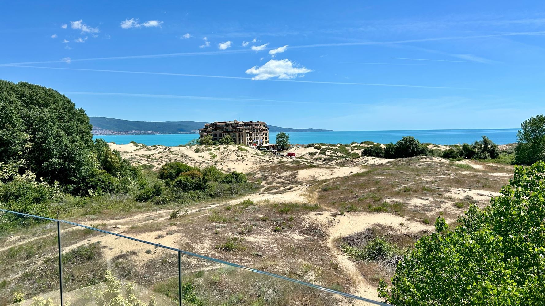 Elegante 3-Zimmer-Wohnung mit Panoramablick auf das Meer in erster Meereslinie in Sonnenstrand
