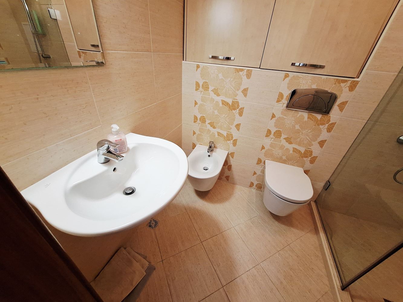 Geräumige 3-Zimmer-Wohnung mit Parkplatz nur 200 Meter vom Meer entfernt in Sveti Vlas