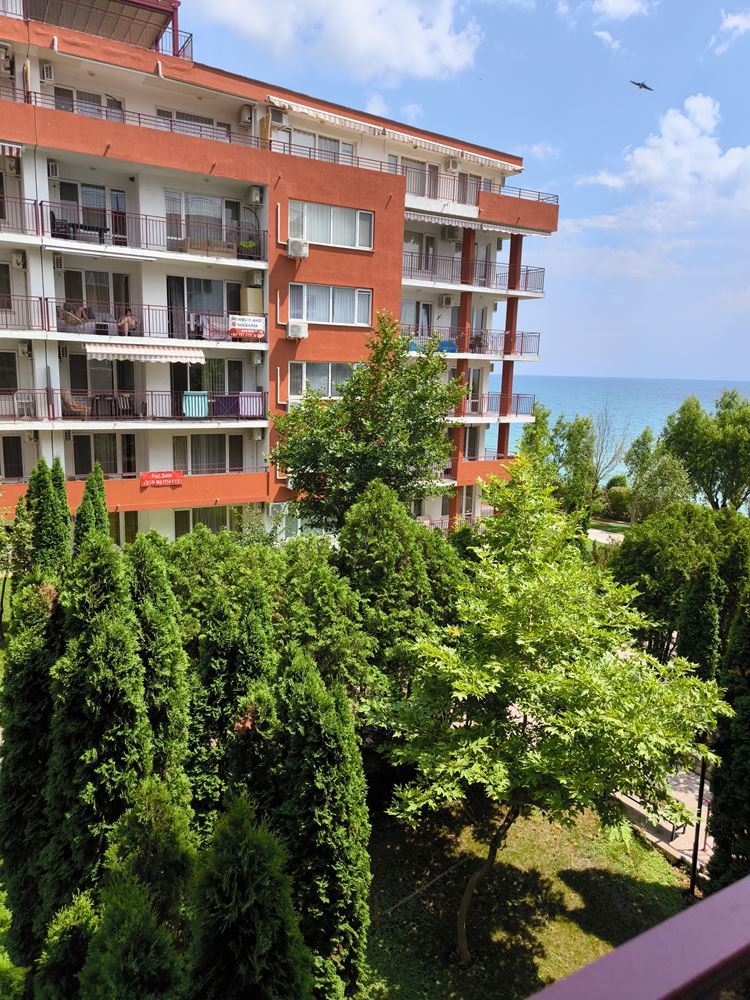 Luxuriöse Wohnung mit einem Schlafzimmer in erster Meereslinie in Sveti Vlas
