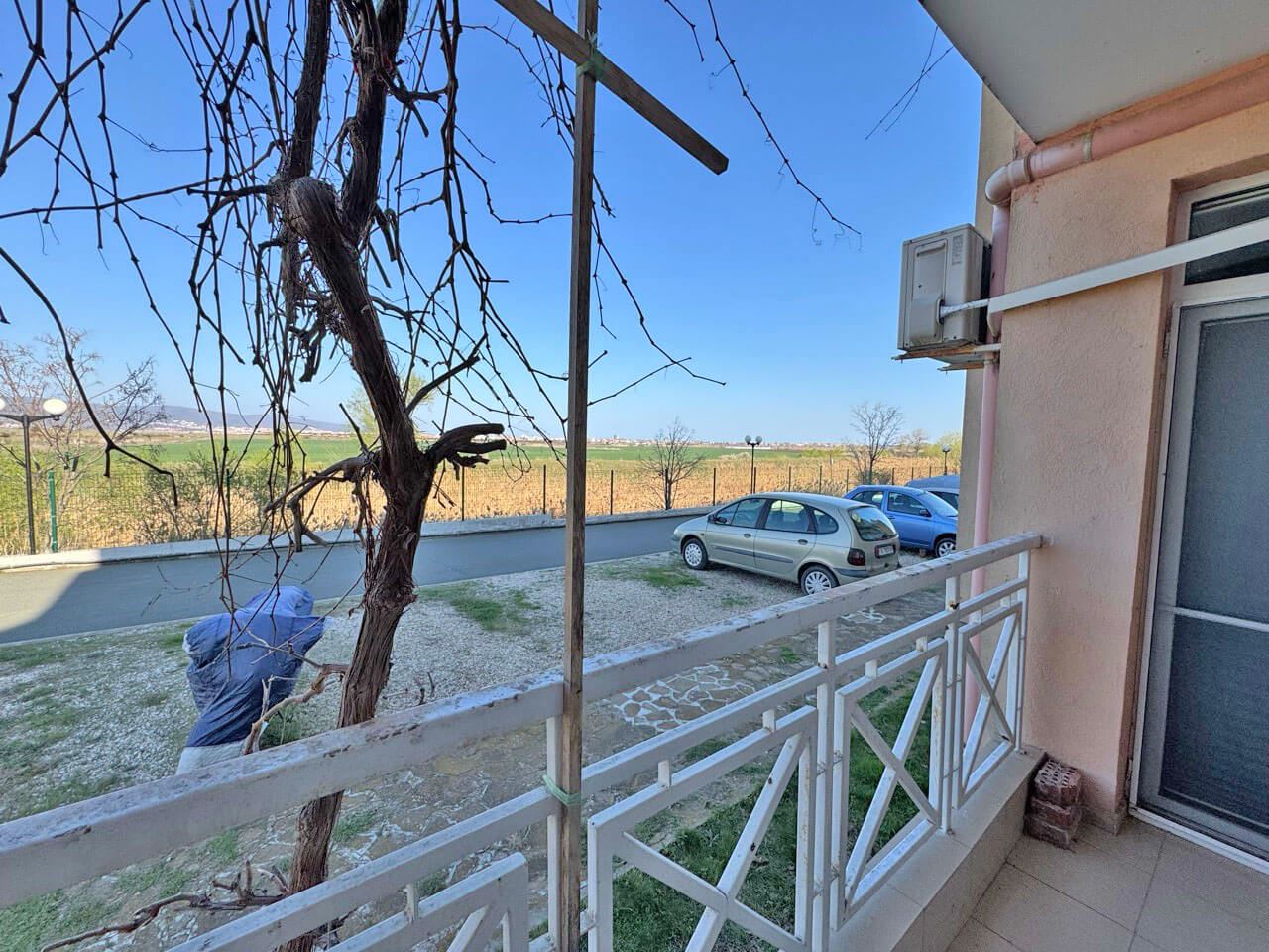 Drei-Zimmer-Wohnung in einem Komplex mit gut organisierter Umgebung und gemütlicher Atmosphäre