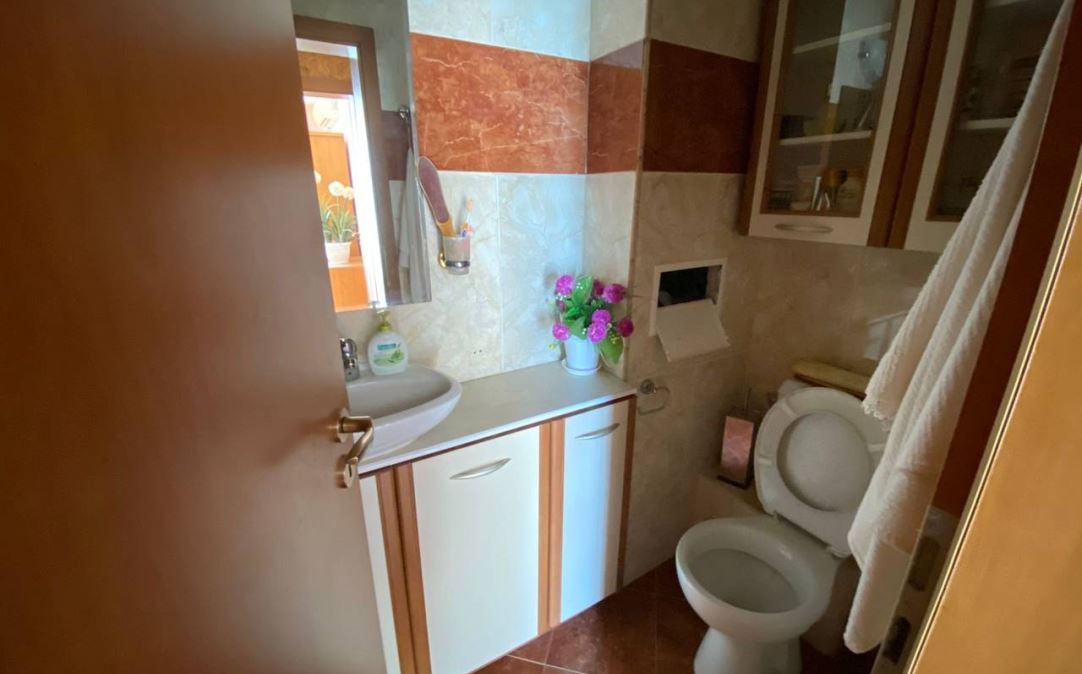 Wohnung mit zwei Schlafzimmern und Meerblick in erster Meereslinie in Elenite – Komfort, Natur und Ruhe