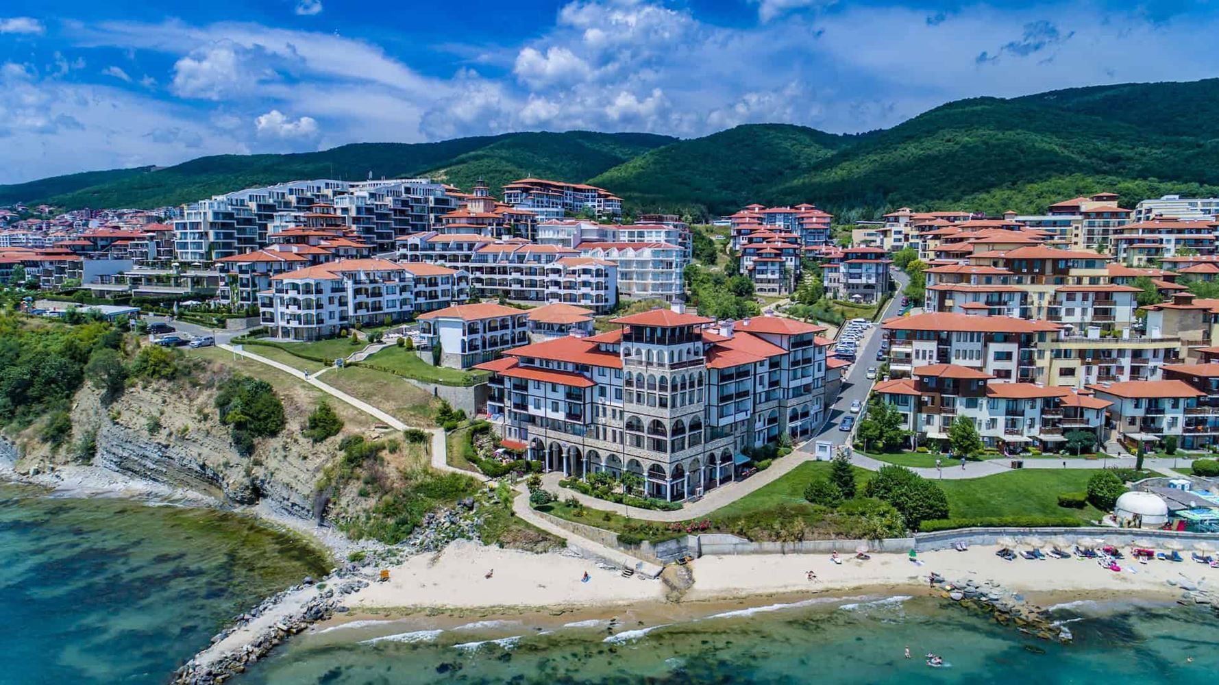 Drei-Zimmer-Wohnung in erster Meereslinie in Sveti Vlas – Komfort, Geräumigkeit und einzigartiger Meerblick