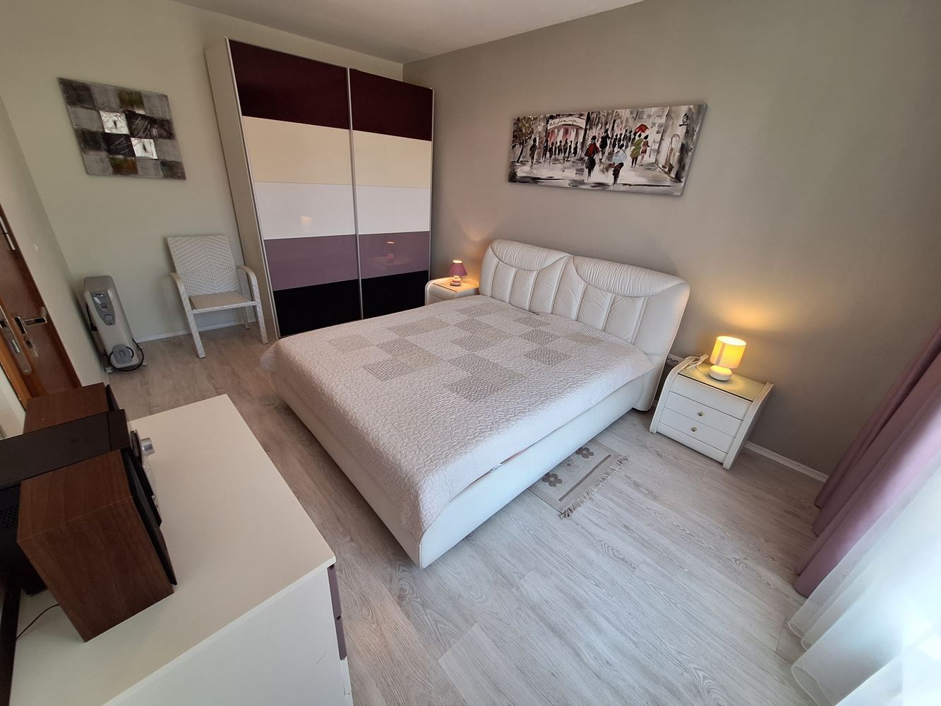 Geräumige 3-Zimmer-Wohnung mit Parkplatz nur 200 Meter vom Meer entfernt in Sveti Vlas