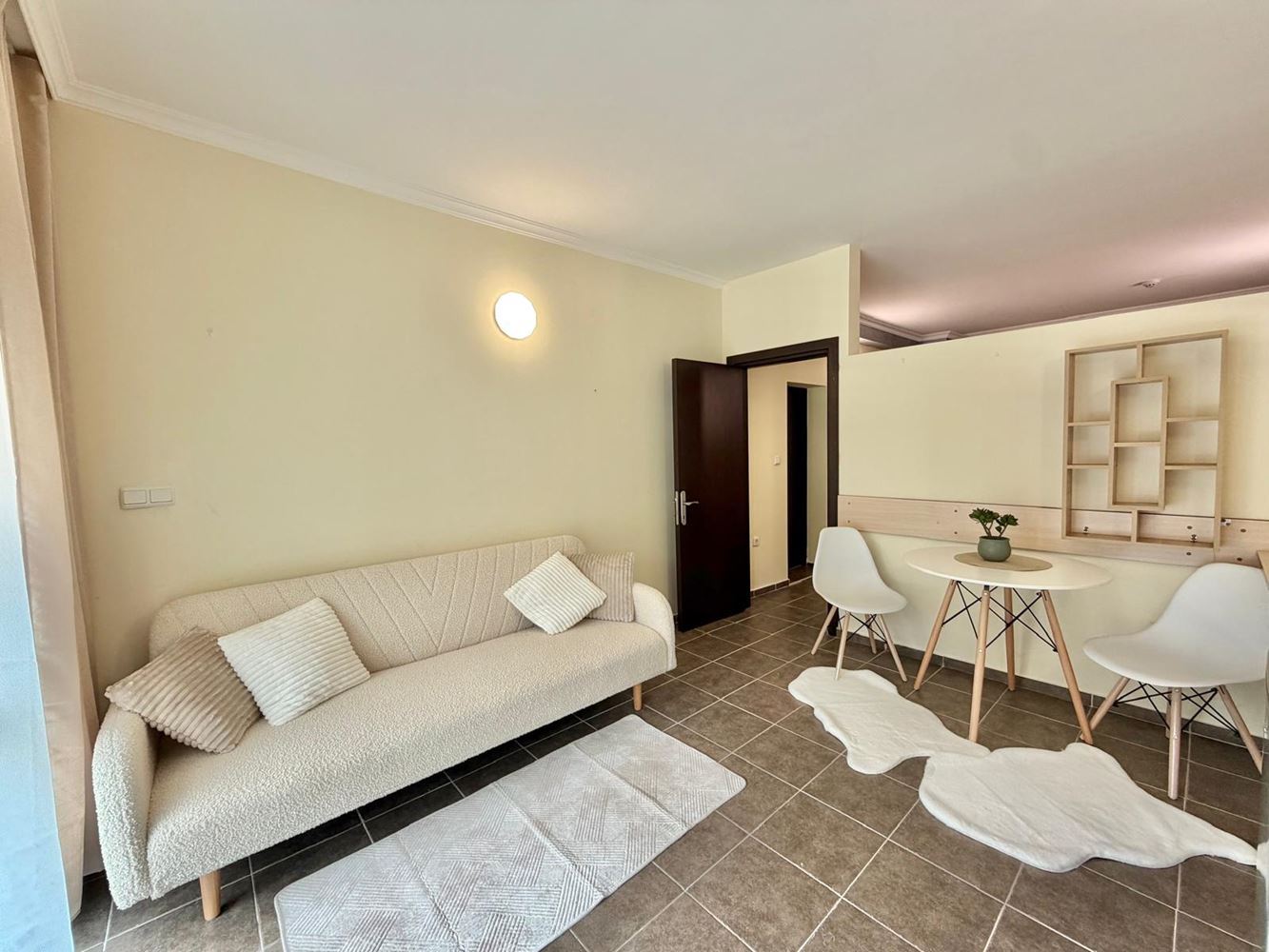 Geräumiges Apartment 300 Meter vom Strand entfernt in Sveti Vlas – ausgezeichnete Investition mit Möglichkeit zur Aufteilung in zwei Wohnungen