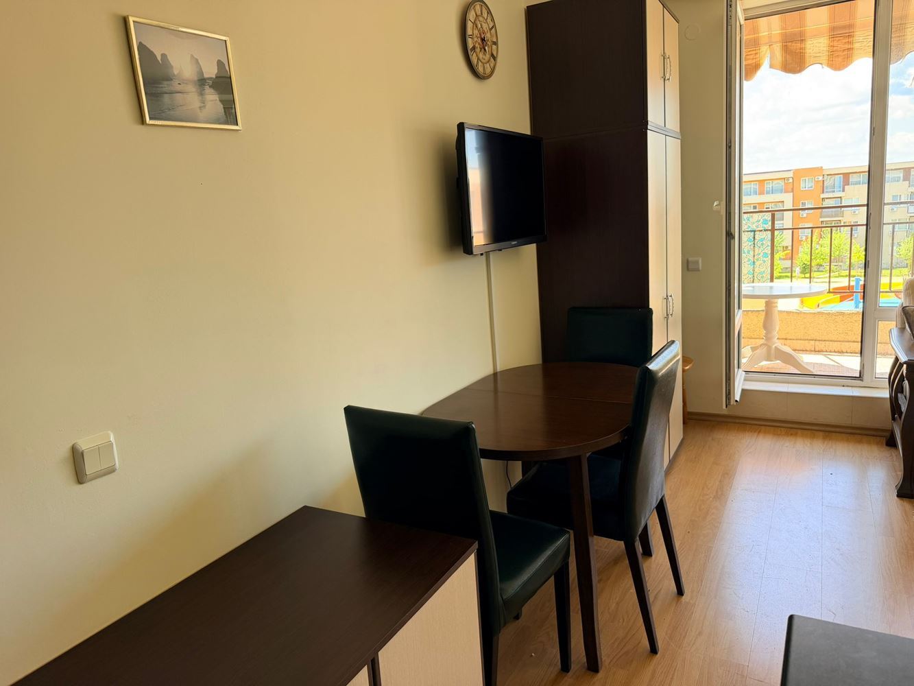Möbliertes Studio in Sonnenstrand mit Swimmingpool, Tennisplatz und grüner Gartenanlage