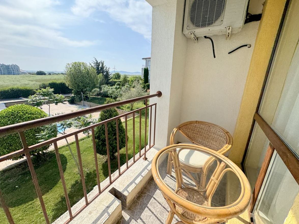 Zweizimmerwohnung mit Meerblick in einer geschlossenen Anlage in Ravda – 200 m vom Meer entfernt