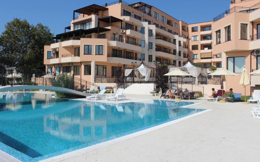 Zwei-Zimmer-Wohnung 50 Meter vom Strand in Ravda – modernes Gebäude, Komfort und ausgezeichnete Lage