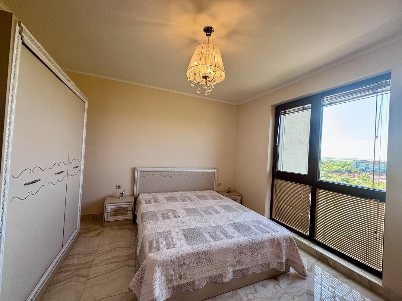 Großzügige Drei-Zimmer-Wohnung mit Meerpanorama in einem prestigeträchtigen Komplex in Nessebar – Komfort, Raum und beeindruckende Ausblicke