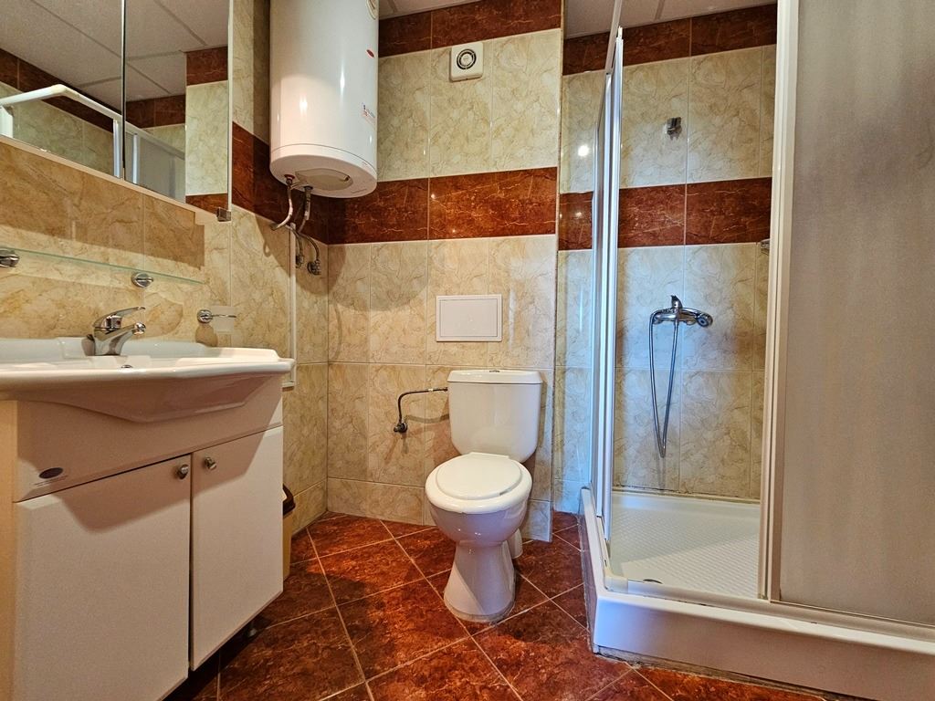 Erste Meereslinie in Sveti Vlas – geräumige Wohnung mit zwei Schlafzimmern und hervorragender Infrastruktur