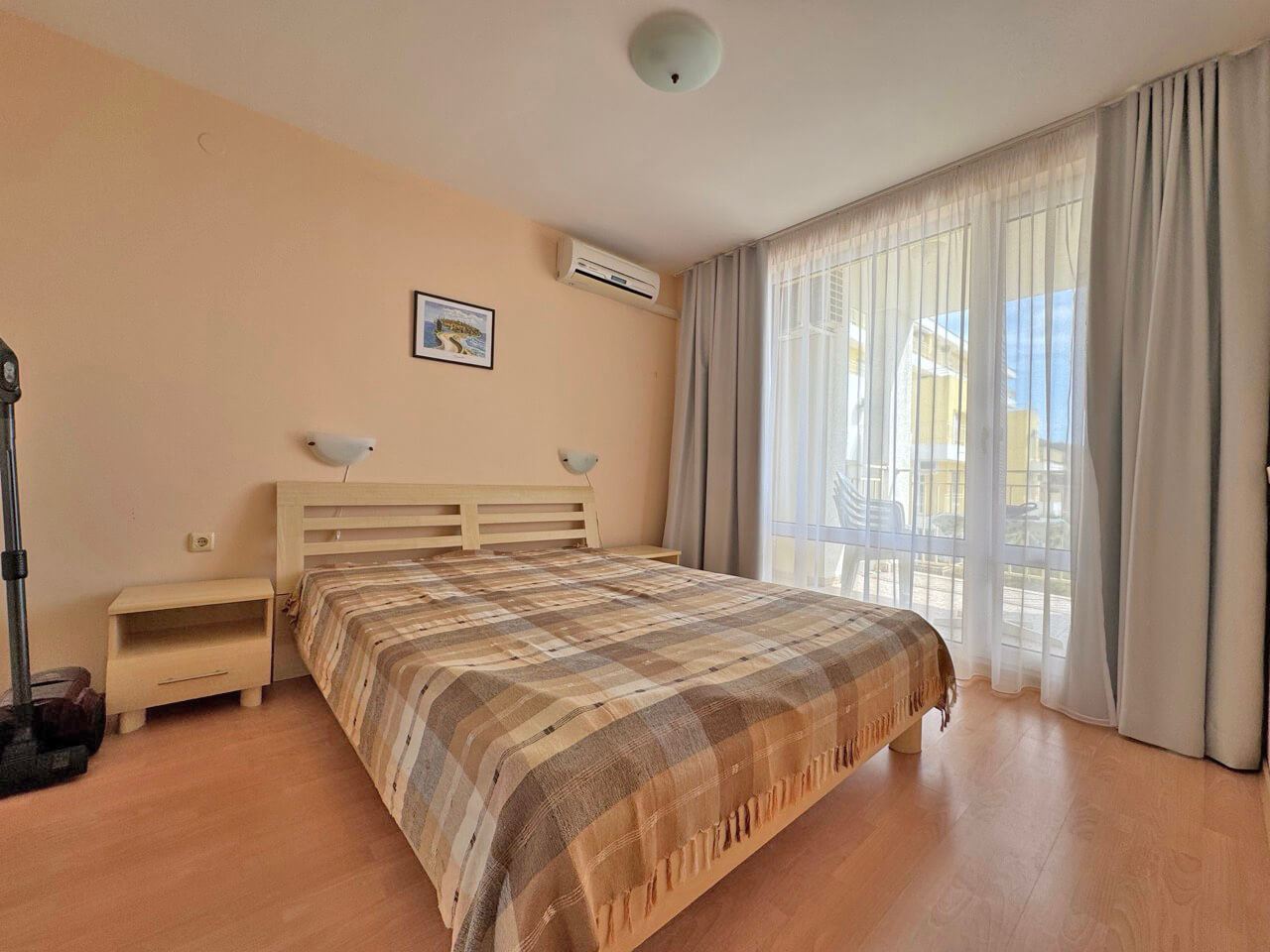 2-Zimmer-Wohnung mit Meerblick und Blick auf den Pool in einer prestigeträchtigen Anlage in Sveti Vlas