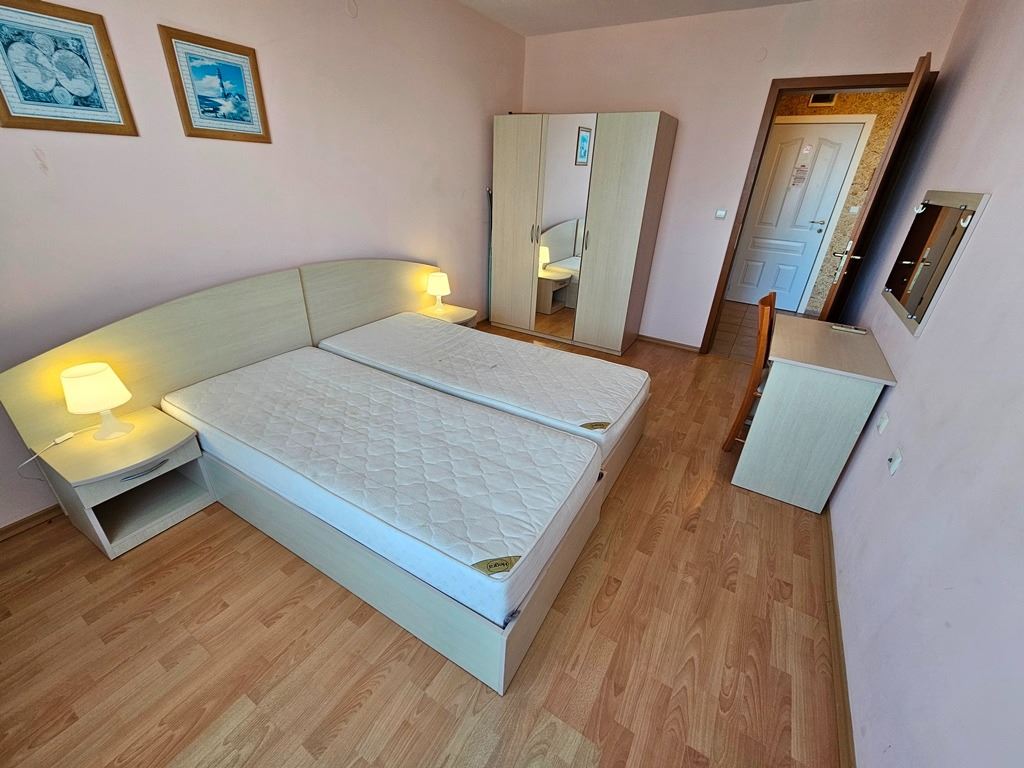 Erste Meereslinie in Sveti Vlas – geräumige Wohnung mit zwei Schlafzimmern und hervorragender Infrastruktur
