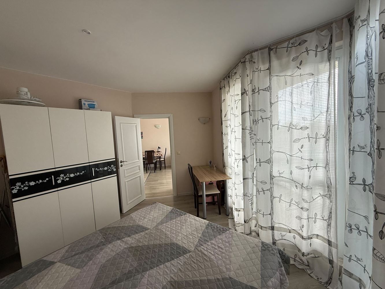 Zweizimmerwohnung inmitten von viel Grün in einer Anlage mit Swimmingpool und Kinderspielplatz