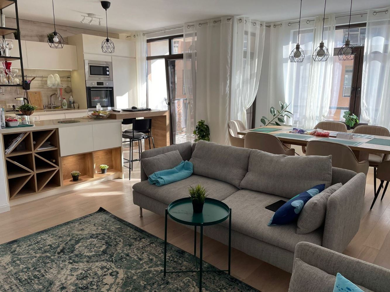Geräumige Fünfzimmerwohnung mit Meerpanorama in Pomorie – Komfort, Stil und Funktionalität für eine große Familie
