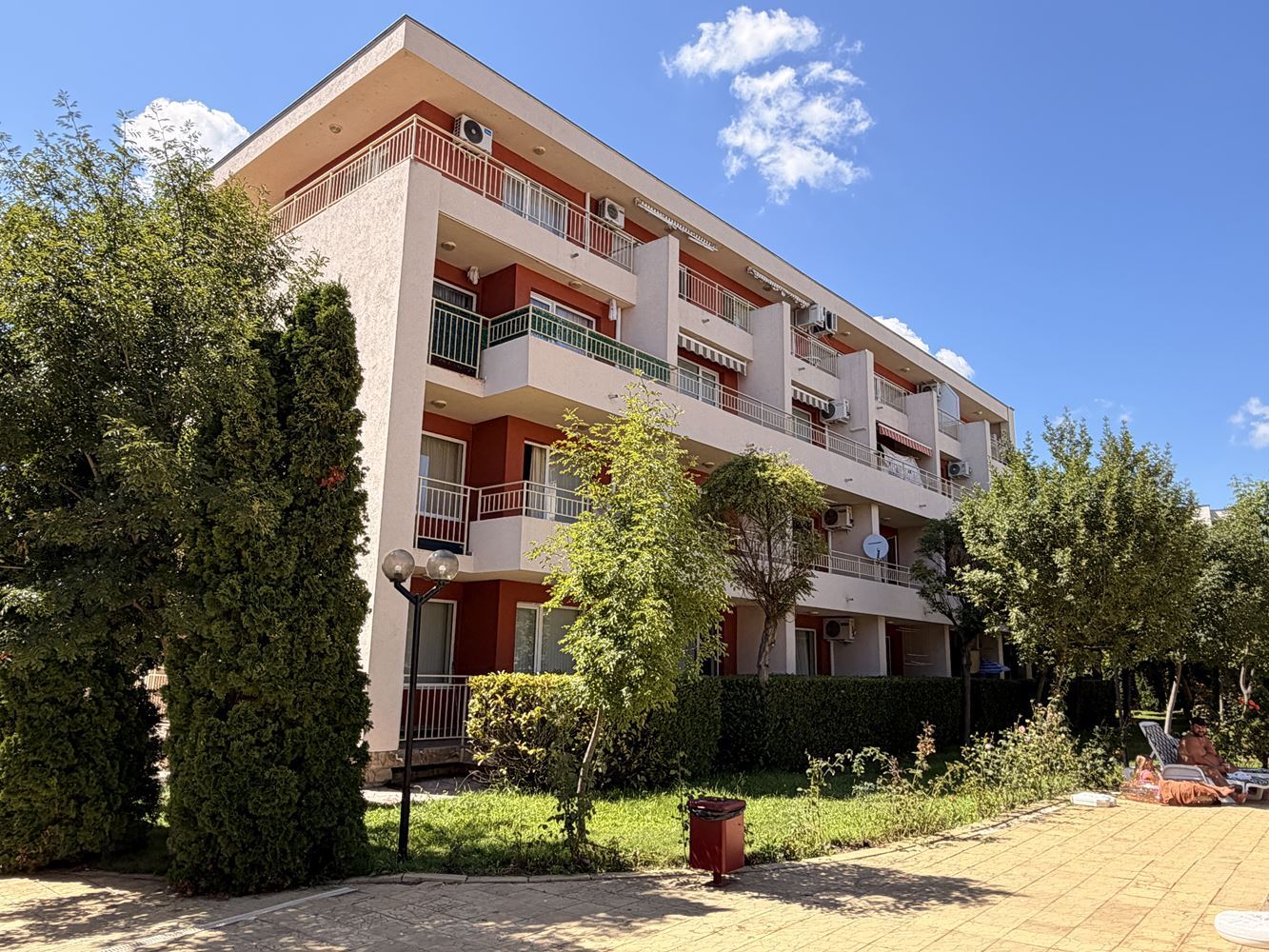Gemütliche 2-Zimmer-Wohnung in Sonnenstrand – schöner Blick auf den Pool und eine ausgezeichnete Anlage für Erholung und Investition