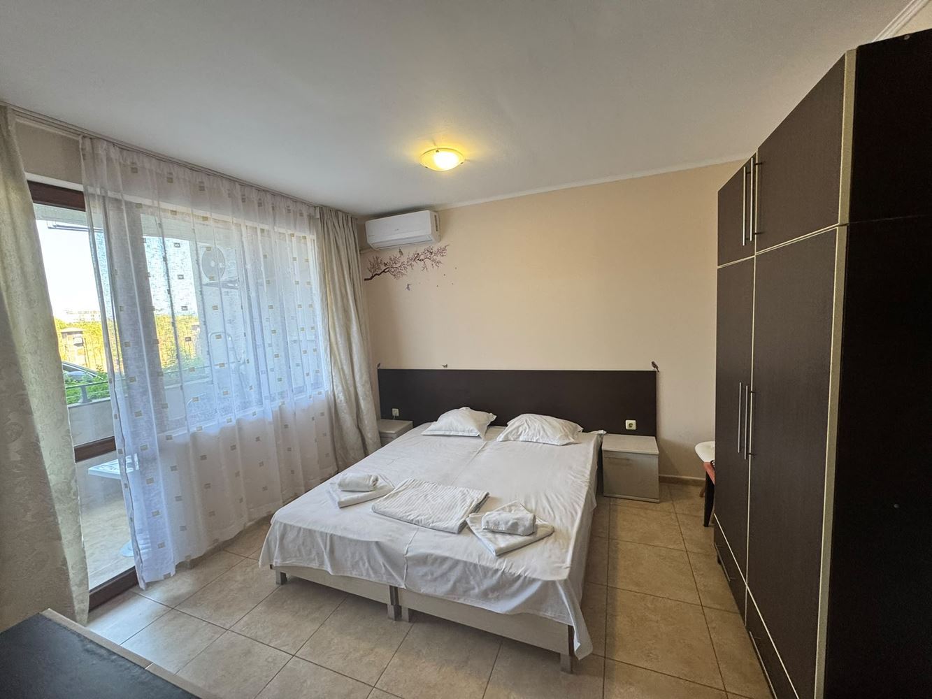 Geräumige Drei-Zimmer-Wohnung mit eigener Atmosphäre und hervorragender Infrastruktur in Nessebar