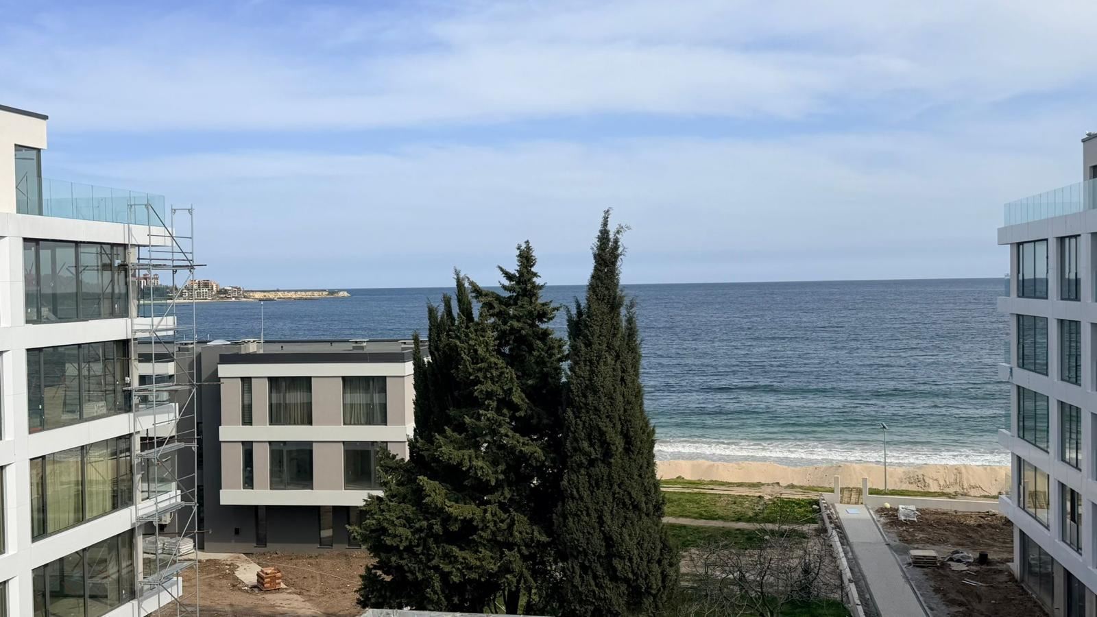 Nagelneue 2-Zimmer-Wohnung mit direktem Panoramameerblick in Ravda – Erstklassiger Komfort und traumhafte Aussicht aus jedem Wohnraum