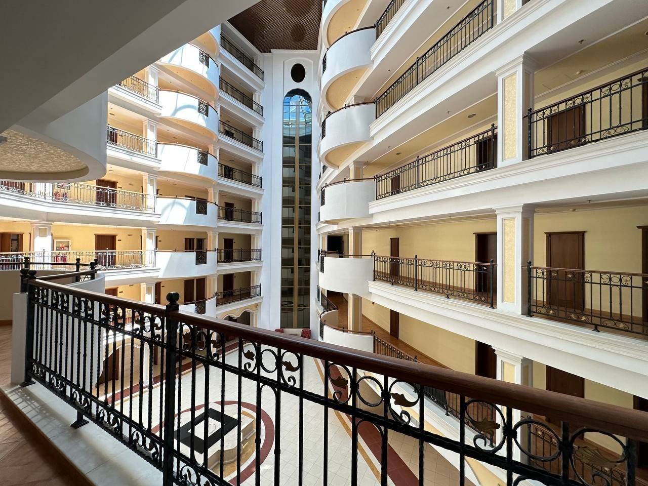 Geräumige Wohnung mit Meerblick in erster Meereslinie in Pomorie – Ferienimmobilie mit dem Gefühl eines luxuriösen Resorts