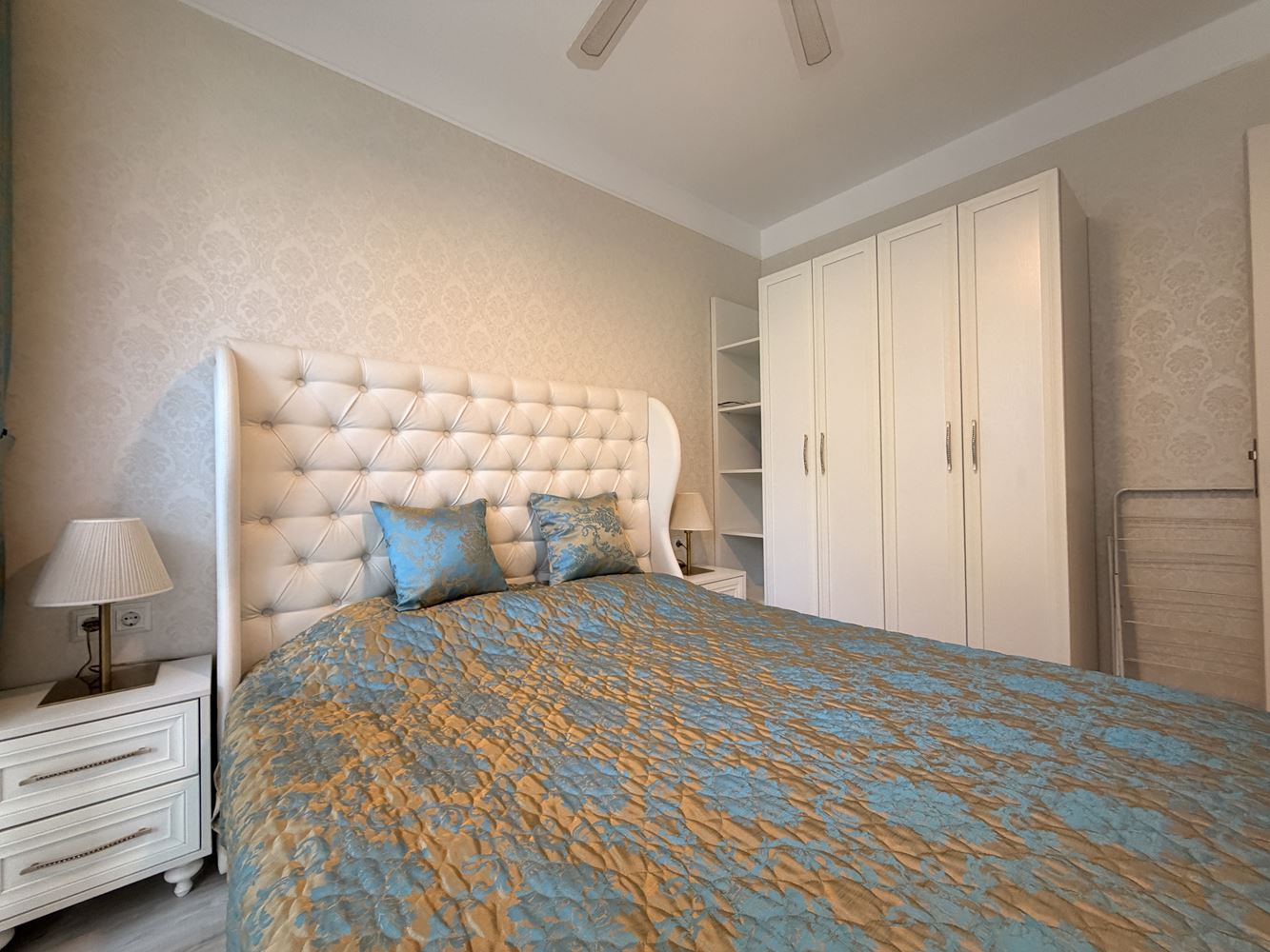2-Zimmer-Wohnung mit Blick auf den Park und den Swimmingpool in einer prestigeträchtigen Wohnanlage am Sonnenstrand