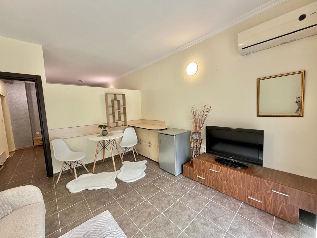 Geräumiges Apartment 300 Meter vom Strand entfernt in Sveti Vlas – ausgezeichnete Investition mit Möglichkeit zur Aufteilung in zwei Wohnungen