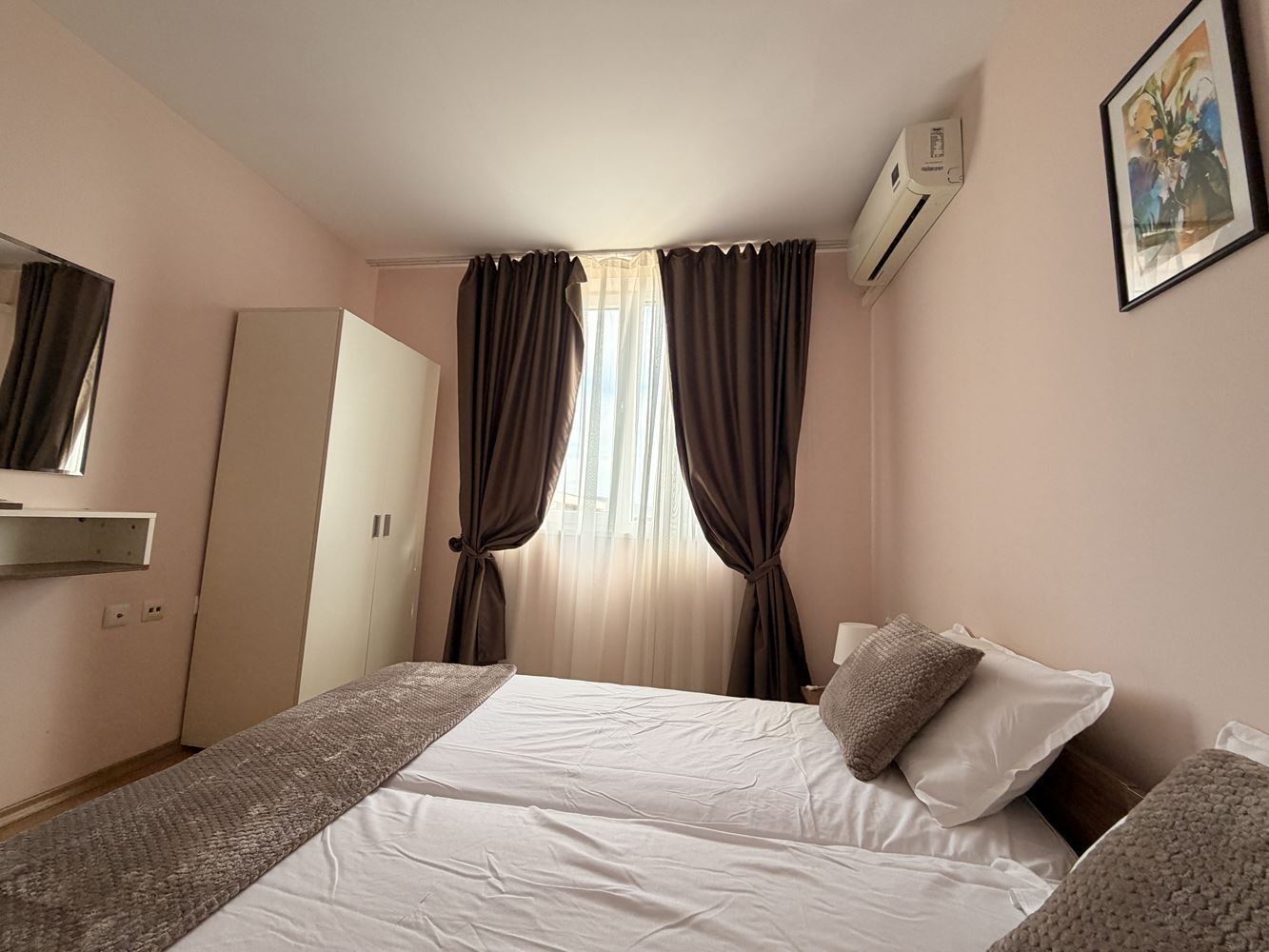 Geräumige Wohnung mit zwei Schlafzimmern in Sonnenstrand – Panoramablick und ruhige Lage