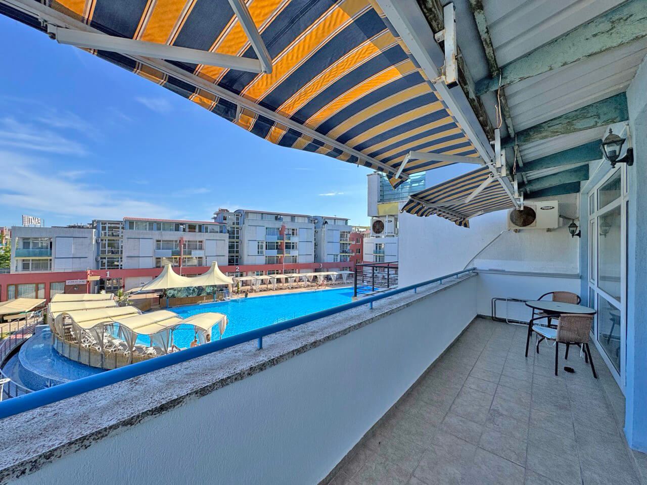 Gemütliche Ein-Zimmer-Wohnung mit Poolblick in Sonnenstrand