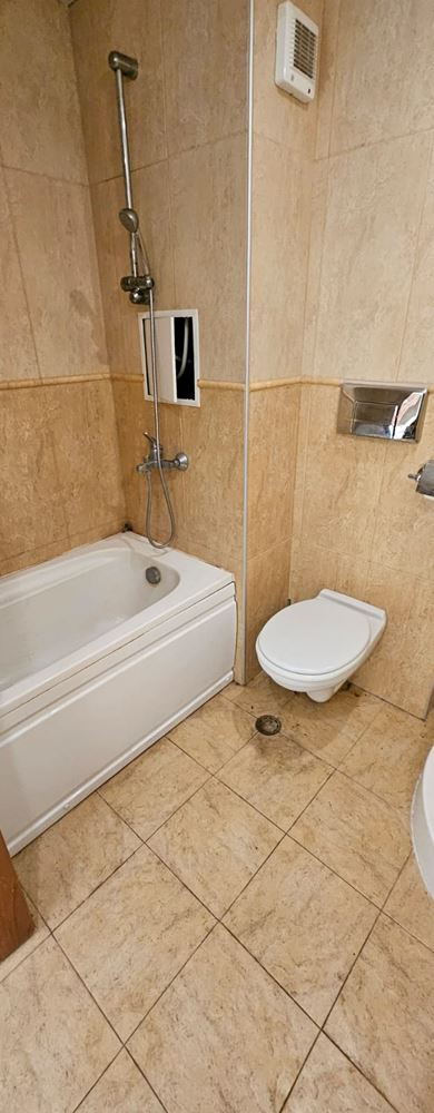 Geräumige 2-Zimmer-Wohnung mit Poolblick – möbliert, mit Akt 16 und bezugsfertig