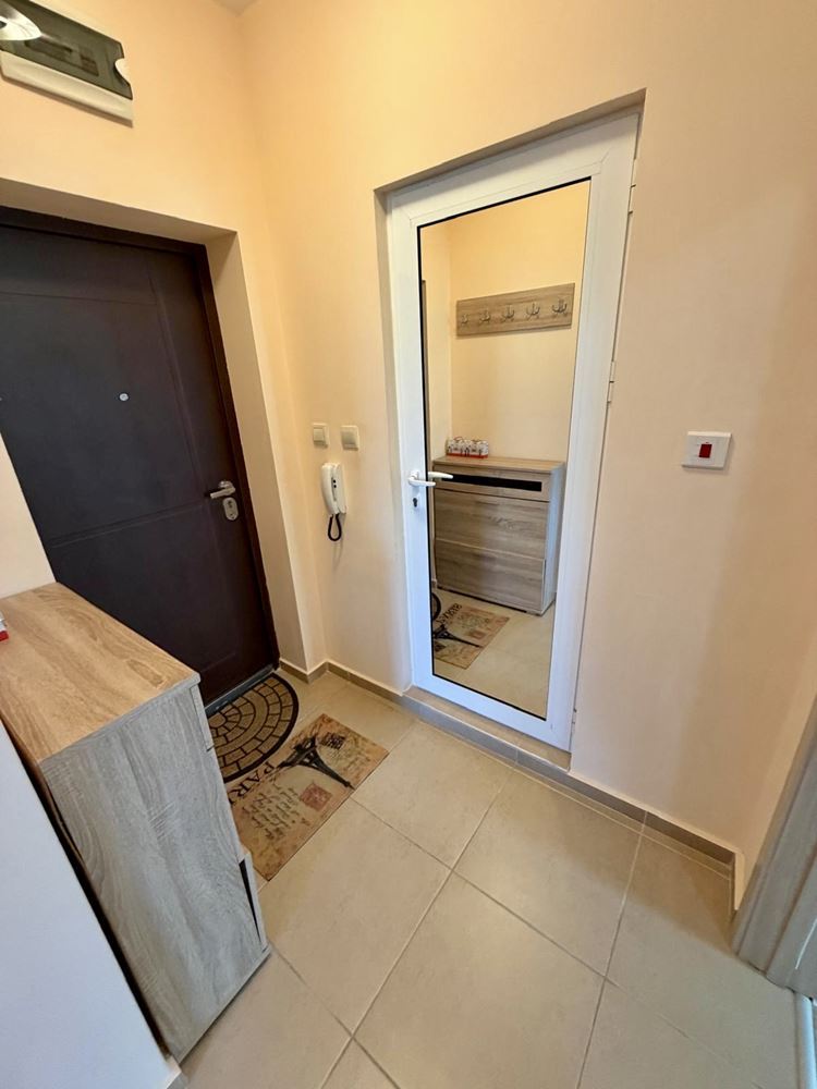 Sarafovo – Geräumige Zweizimmerwohnung mit Act 16, minimaler Instandhaltungsgebühr und kompletter Möblierung
