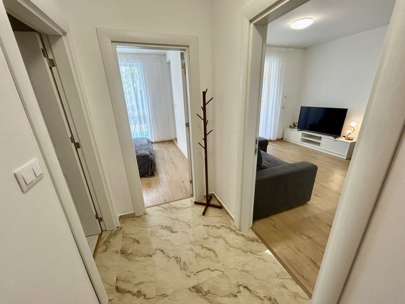 Zwei-Zimmer-Oase in einem neuen Luxuskomplex in Sonnenstrand – mit Poolblick