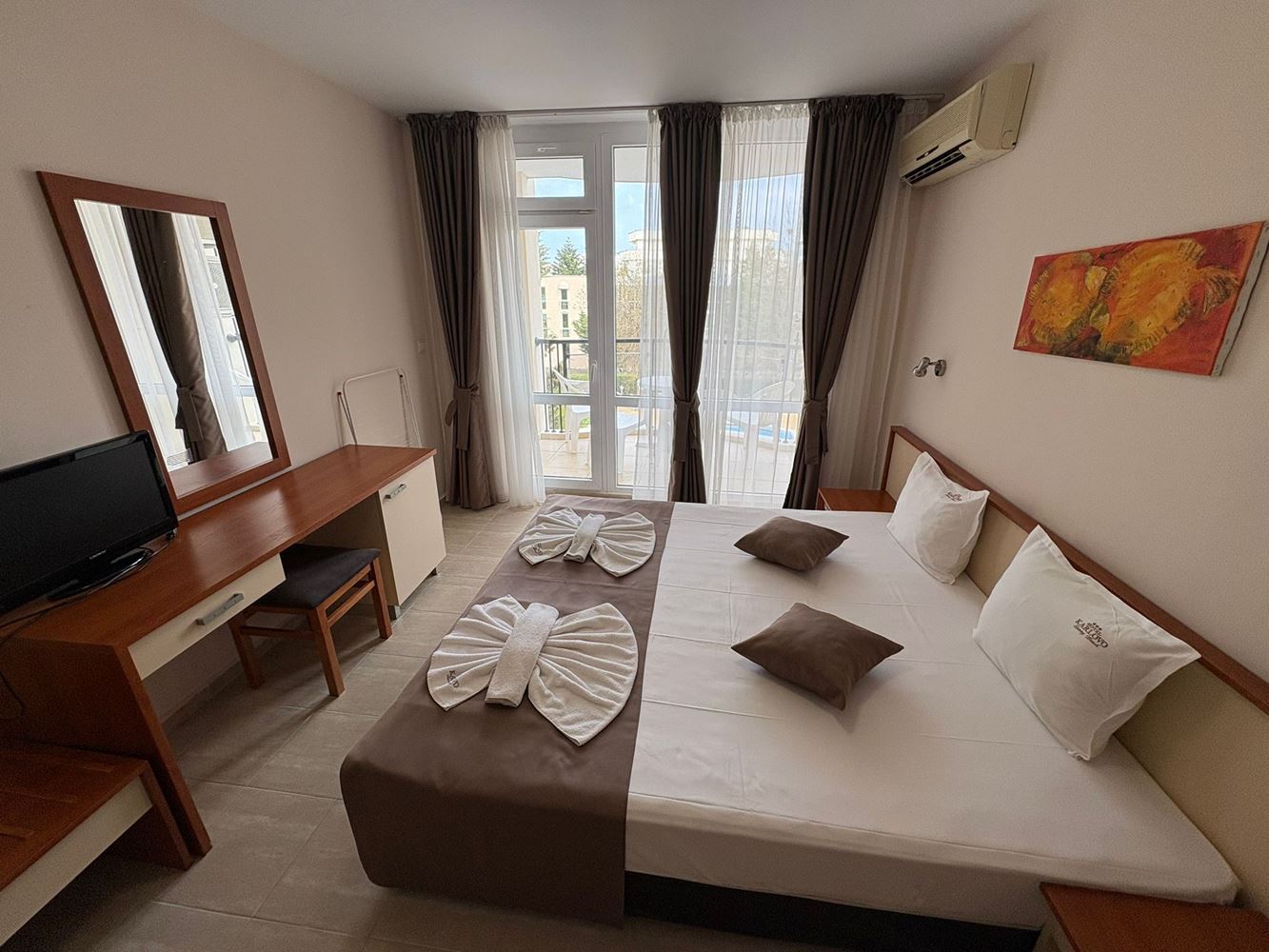 Geräumige Wohnung mit zwei Schlafzimmern, hervorragenden Annehmlichkeiten und bezugsfertig – perfekte Investition und komfortables Zuhause