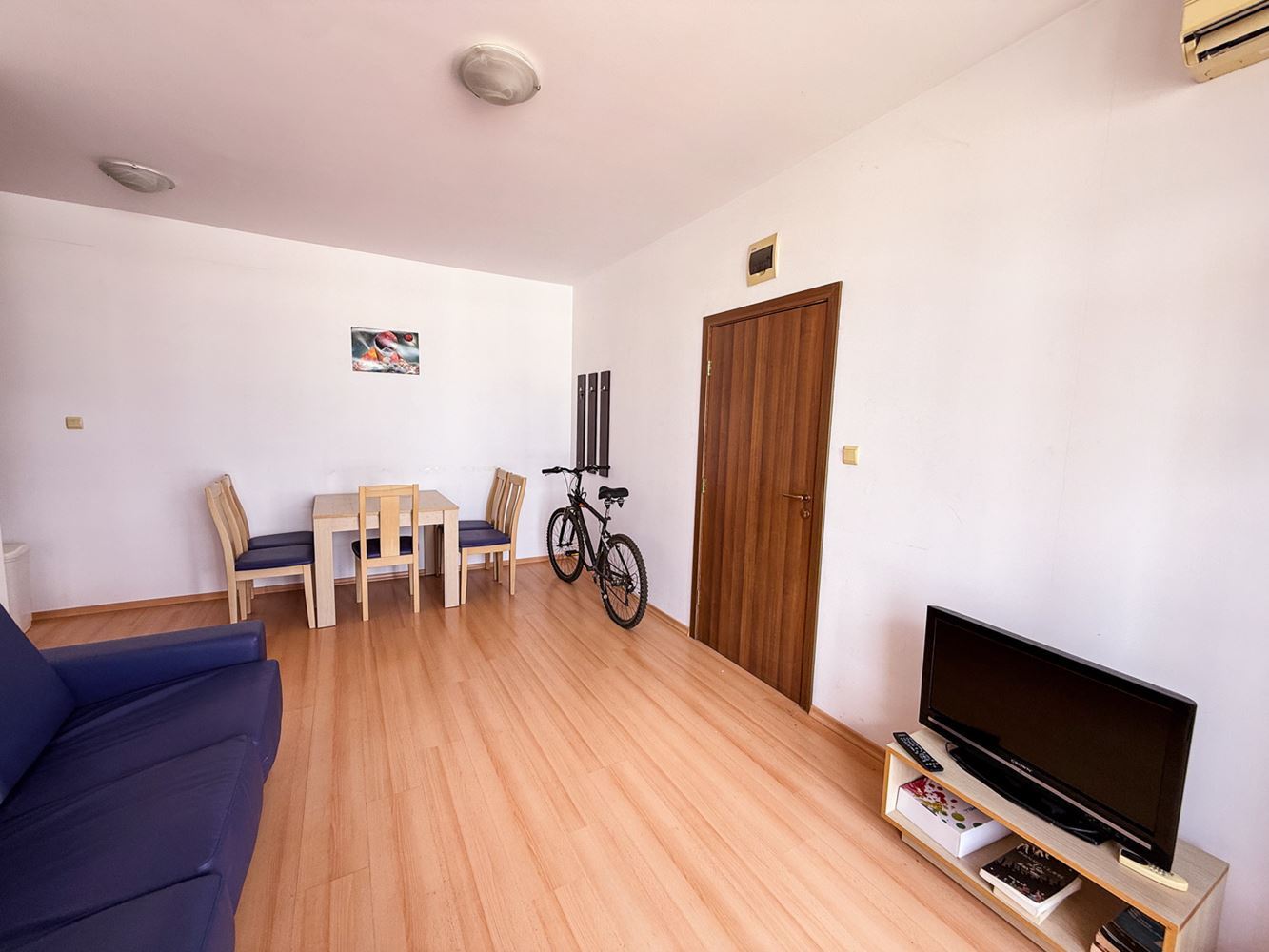 3-Zimmer-Wohnung mit Poolblick in einem gepflegten Komplex nahe Sonnenstrand