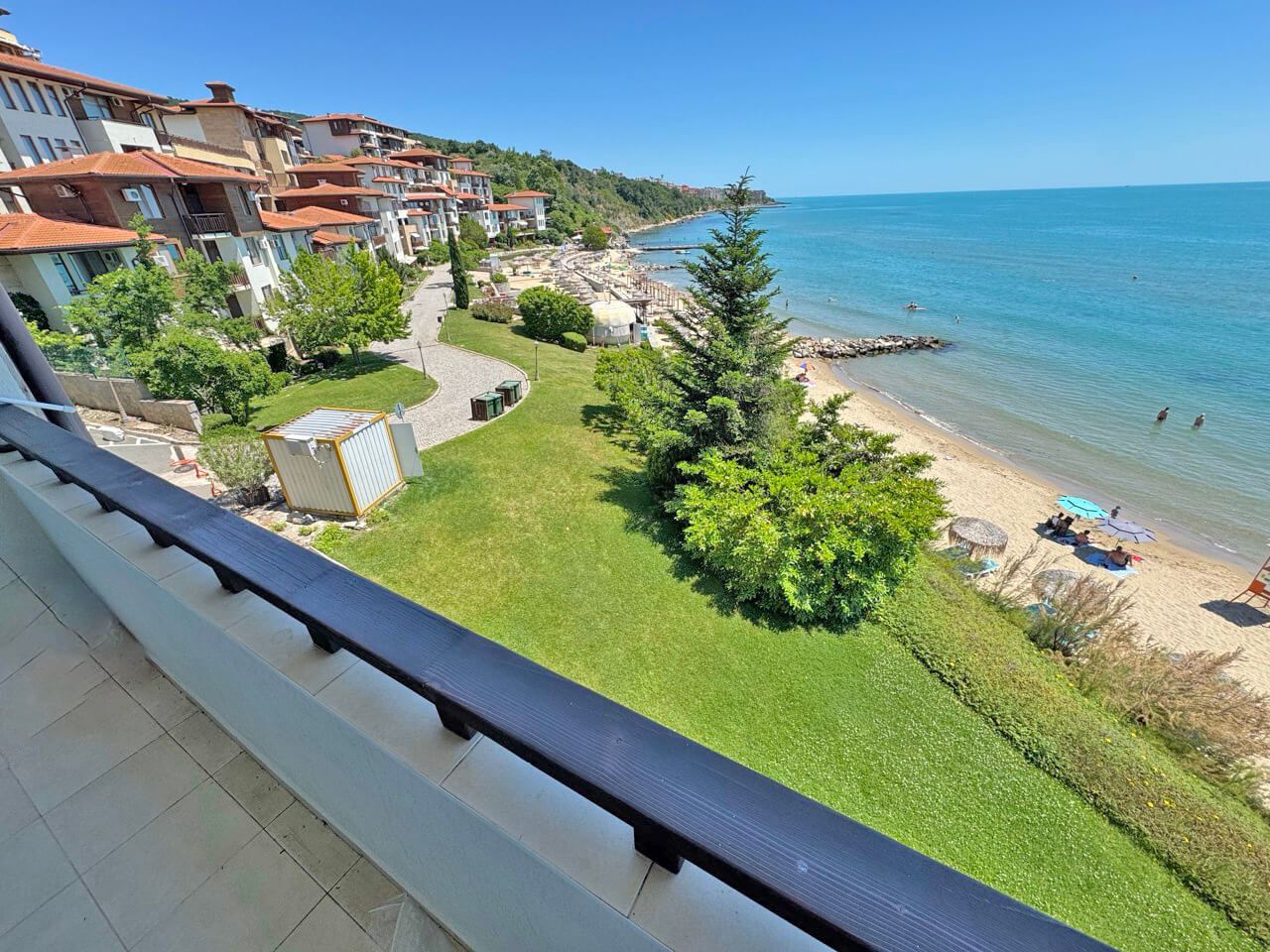 Zweizimmerwohnung in erster Meereslinie mit Panoramablick auf das Meer in Sveti Vlas