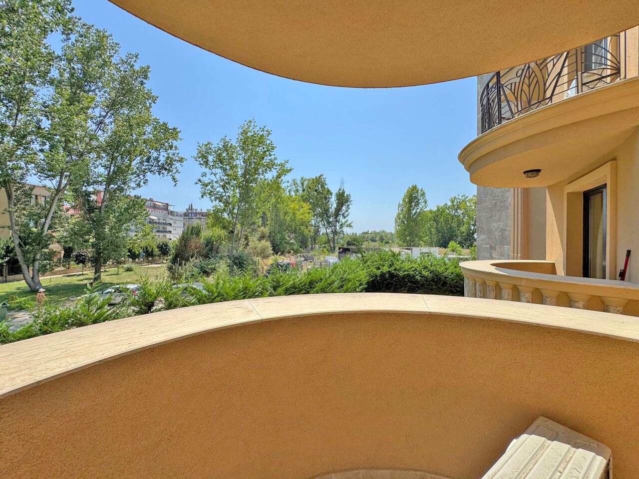 Helle und stilvolle Zweizimmerwohnung in einer luxuriösen Anlage in Sunny Beach – eine ausgezeichnete Wahl zum Wohnen und Erholen