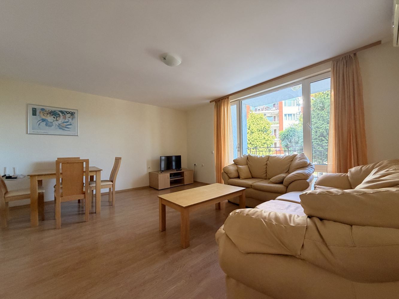 Absolute erste Meereslinie in Sveti Vlas! Geräumige Zweizimmerwohnung mit wunderschönem Meerblick