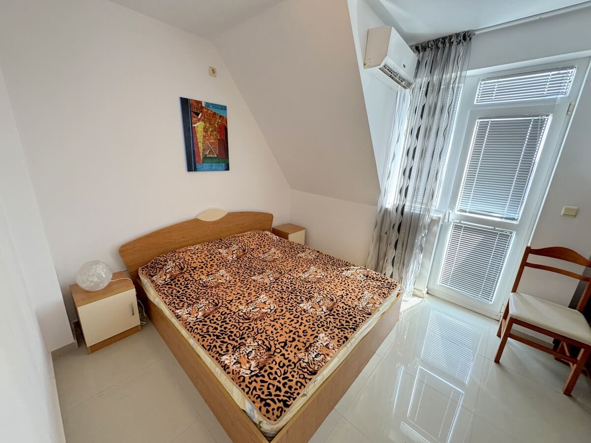 Wohnung mit einem Schlafzimmer in Ravda – vollständig möbliert, in einem Wohngebäude und 500 Meter vom Meer entfernt