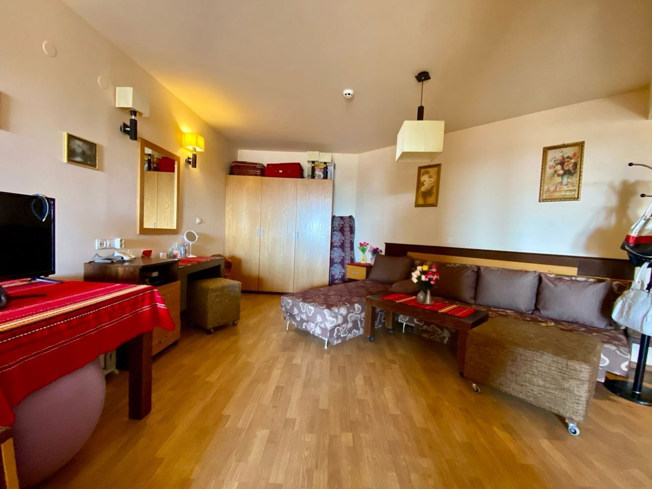 Geräumiges voll möbliertes Studio mit Poolblick in Sunny Beach – Komfort, Ruhe und hervorragende Investition