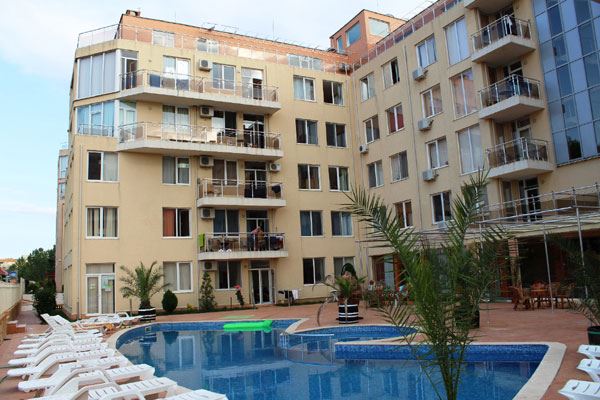 3-Zimmer-Wohnung mit riesiger Terrasse 500 m vom Strand in Sonnenstrand entfernt – 148 m² und hervorragendes Potenzial
