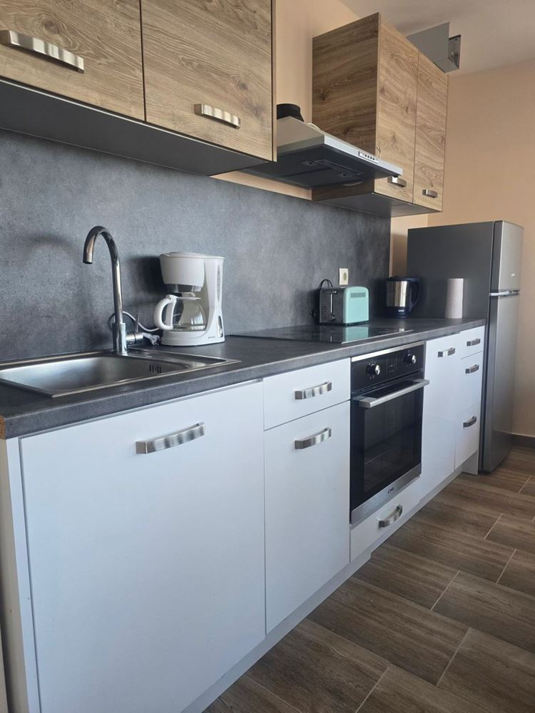 Geräumige 3-Zimmer-Wohnung mit teilweisem Meerblick – ausgezeichnete Lage nahe dem Zentrum und dem Strand