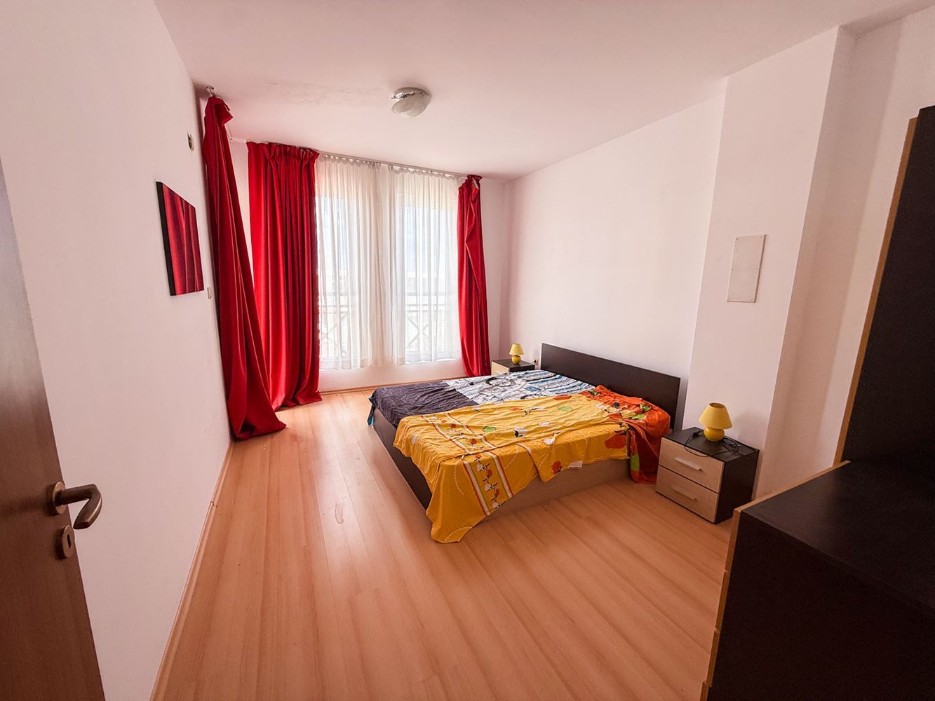 3-Zimmer-Wohnung mit Poolblick in einem gepflegten Komplex nahe Sonnenstrand