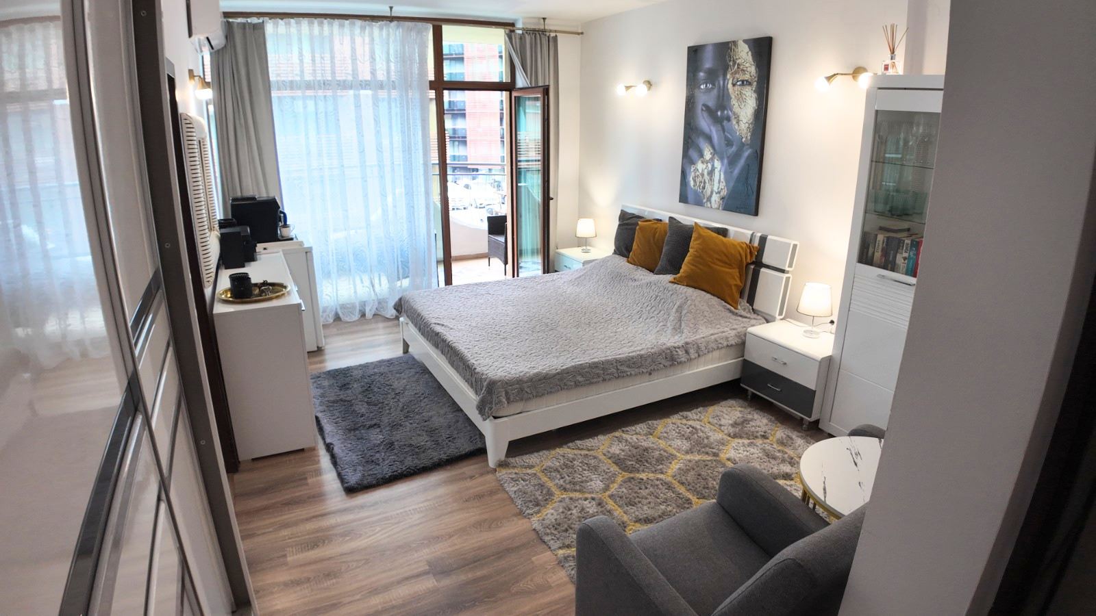 Stilvolle Wohnung mit einem Schlafzimmer in einer Anlage mit Swimmingpools und hervorragenden Annehmlichkeiten