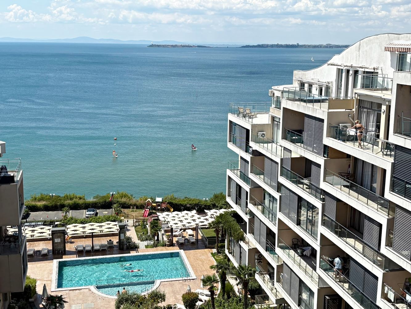 Luxuriöse 2-Zimmer-Wohnung mit Panoramablick auf das Meer in erster Linie in Sveti Vlas