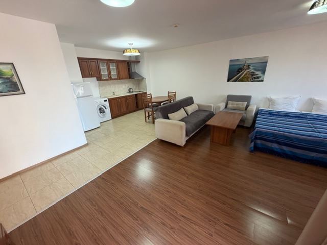 Zwei-Zimmer-Wohnung in erster Meereslinie mit Meerblick in Aheloy