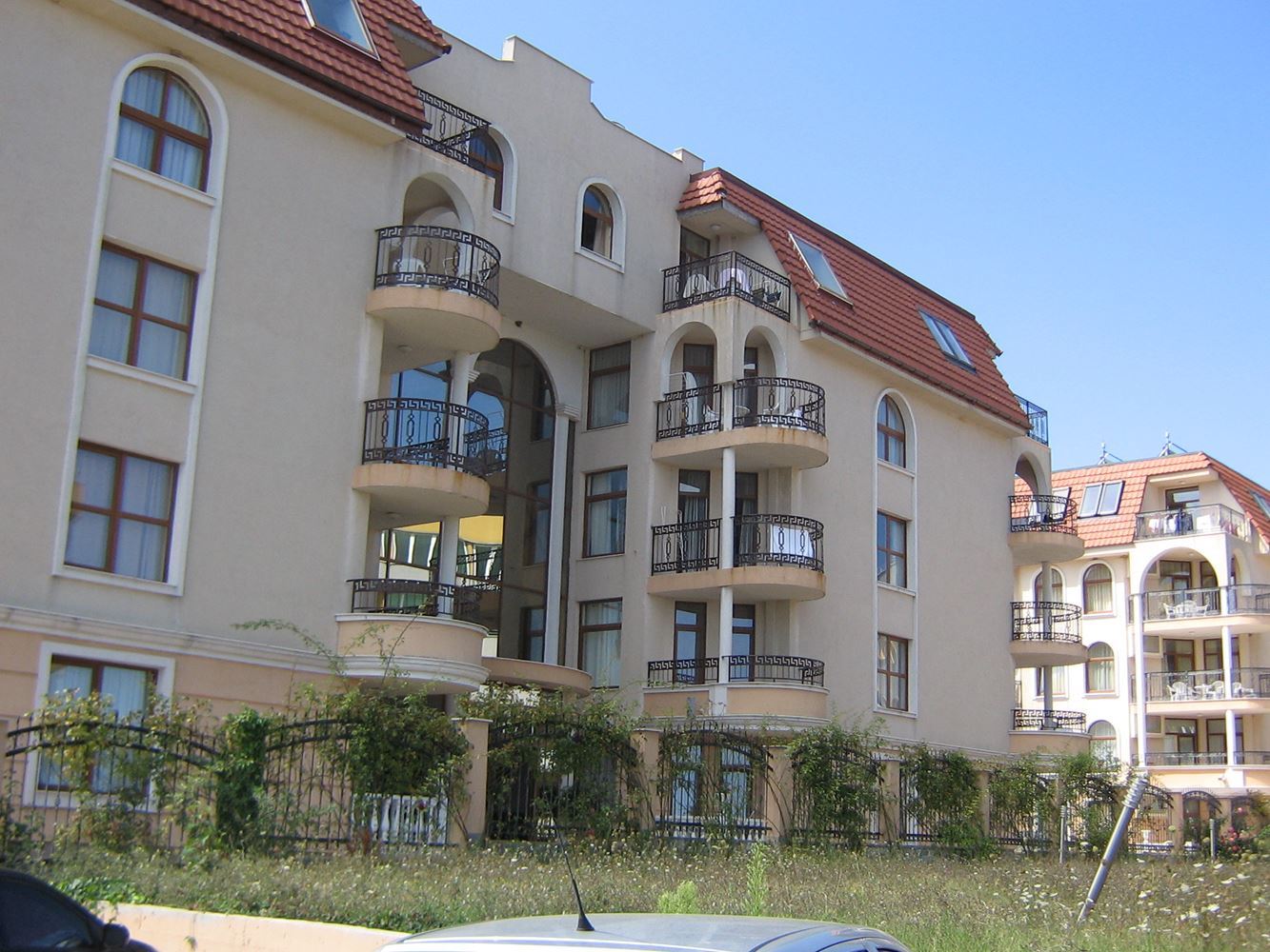 Erste Meereslinie zum Strand Butamyata! Möblierte Zweizimmerwohnung mit teilweisem Meerblick in Sinemorets