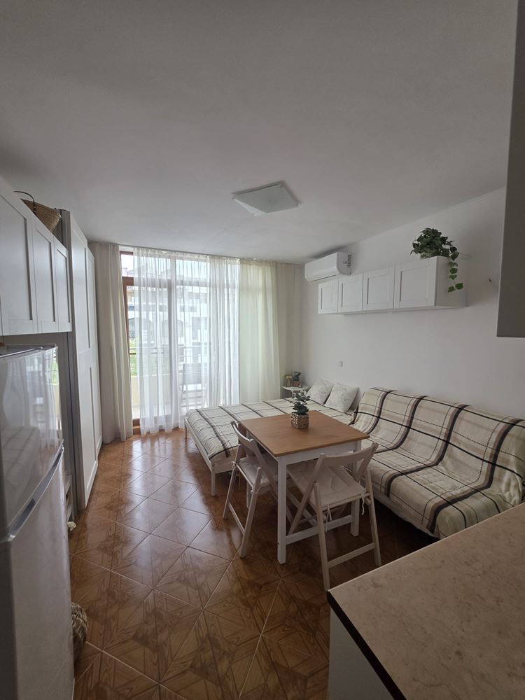 Möbliertes Studio-Apartment in Sonnenstrand mit Pool, Parkplatz und ganzjähriger Sicherheit