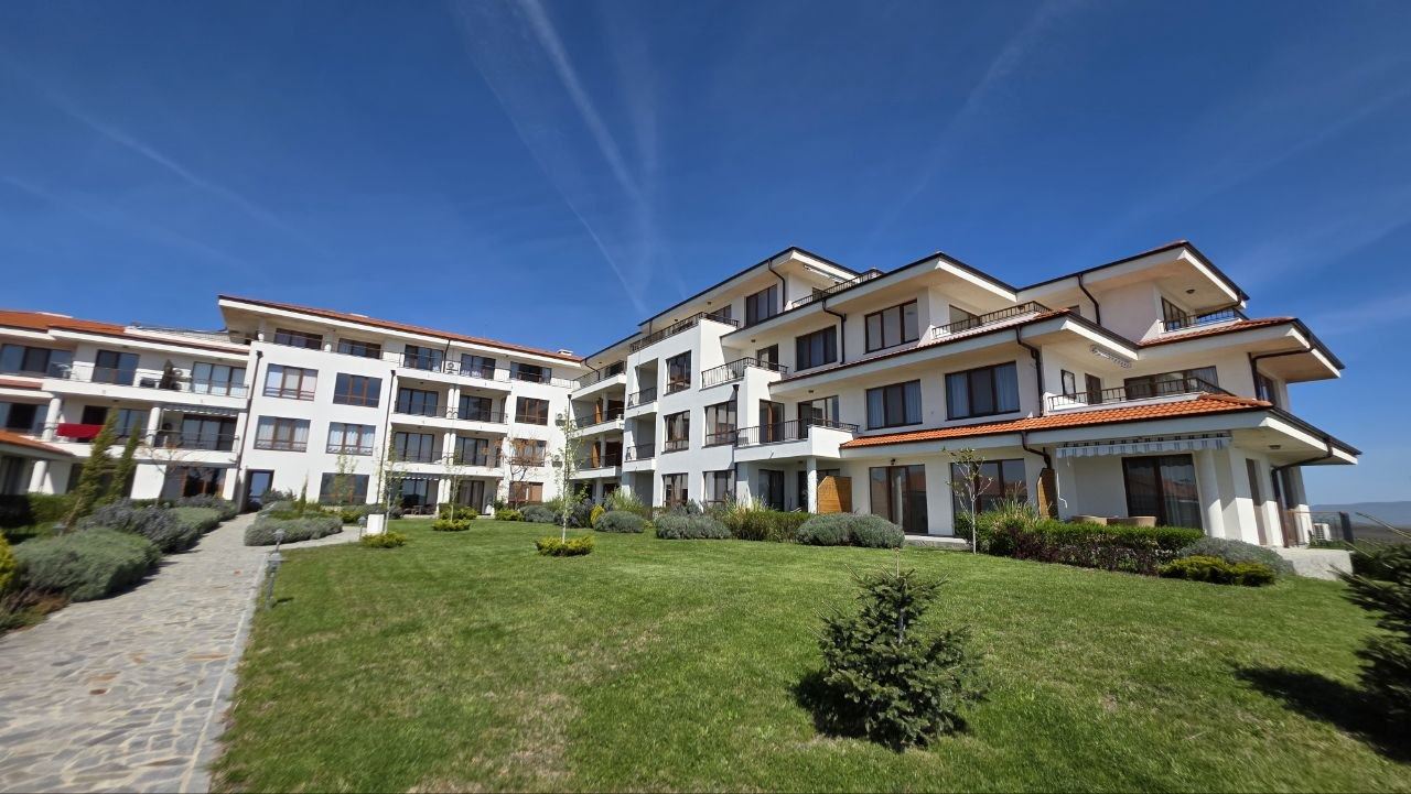 Geräumige Zweizimmerwohnung mit Meerblick in Acheloj – Ruhe, Grün und luxuriöse Annehmlichkeiten