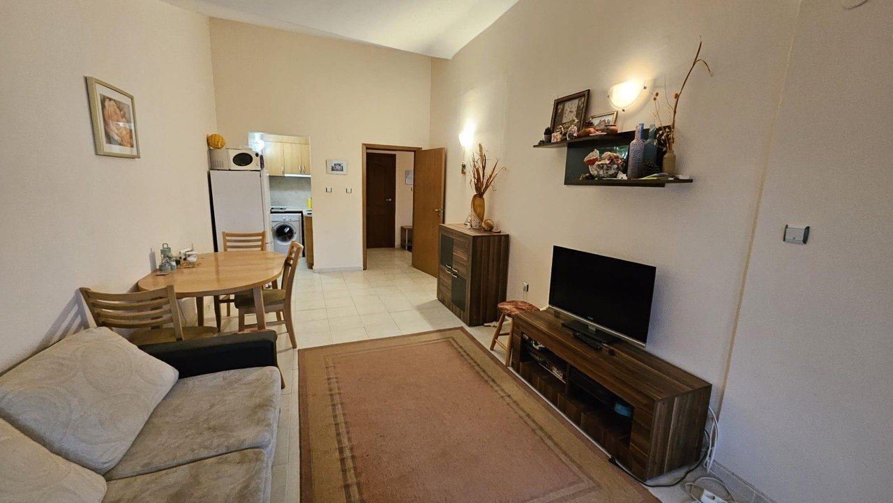 Geräumige Drei-Zimmer-Wohnung in Sveti Vlas – nur 100 m vom Strand und Yachthafen entfernt