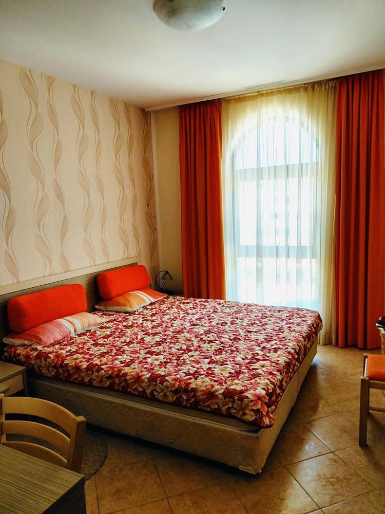 Meereskomfort mit Poolblick – Wohnung mit einem Schlafzimmer in einer prestigeträchtigen Anlage in Sonnenstrand